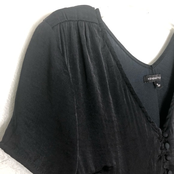 Kendall & Kylie for Pacsun Black Short Sleeve V-Neck Button Down T-shirt Size M - Picture 4 of 13